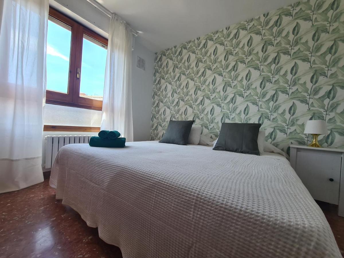 Dos Torres Tauriel - Espacioso Apartamento Con Impresionantes Vistas Y Garaje Privado Сарагоса Екстер'єр фото